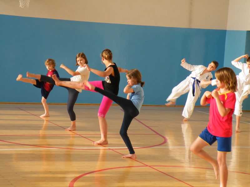 Kopiące dziewczyn na Karate