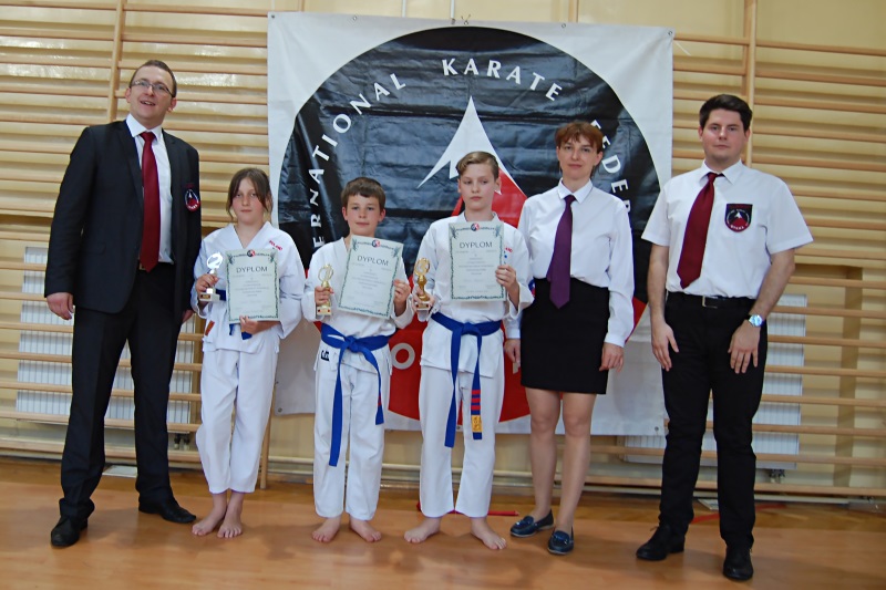 Puchar_M__odego_Samuraja_Karate_Katowice__Grupa_Kata_Pasy_Niebieskie_B.jpg